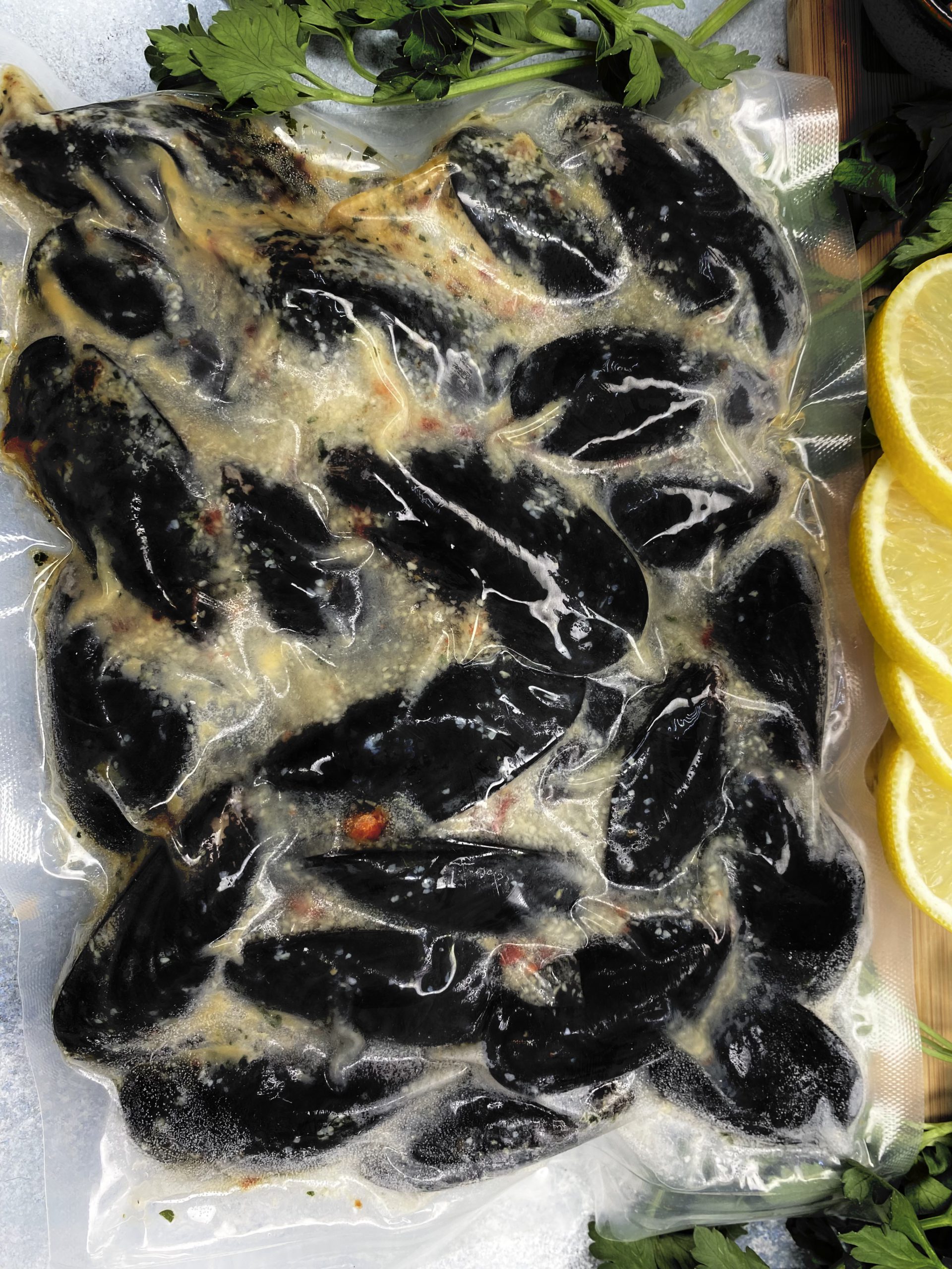Мидии в чесночно-сливочном соусе